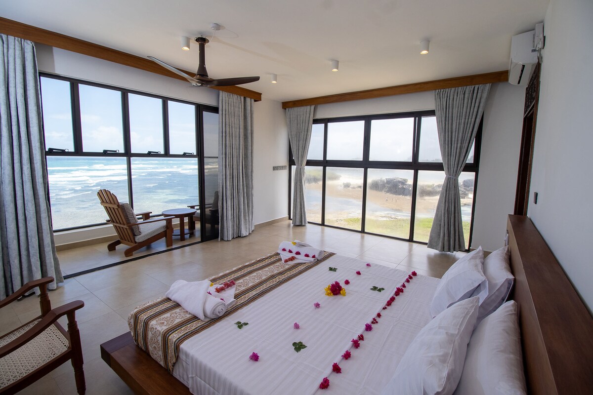 Blue Lagoon Beachfront Villas — photo 15