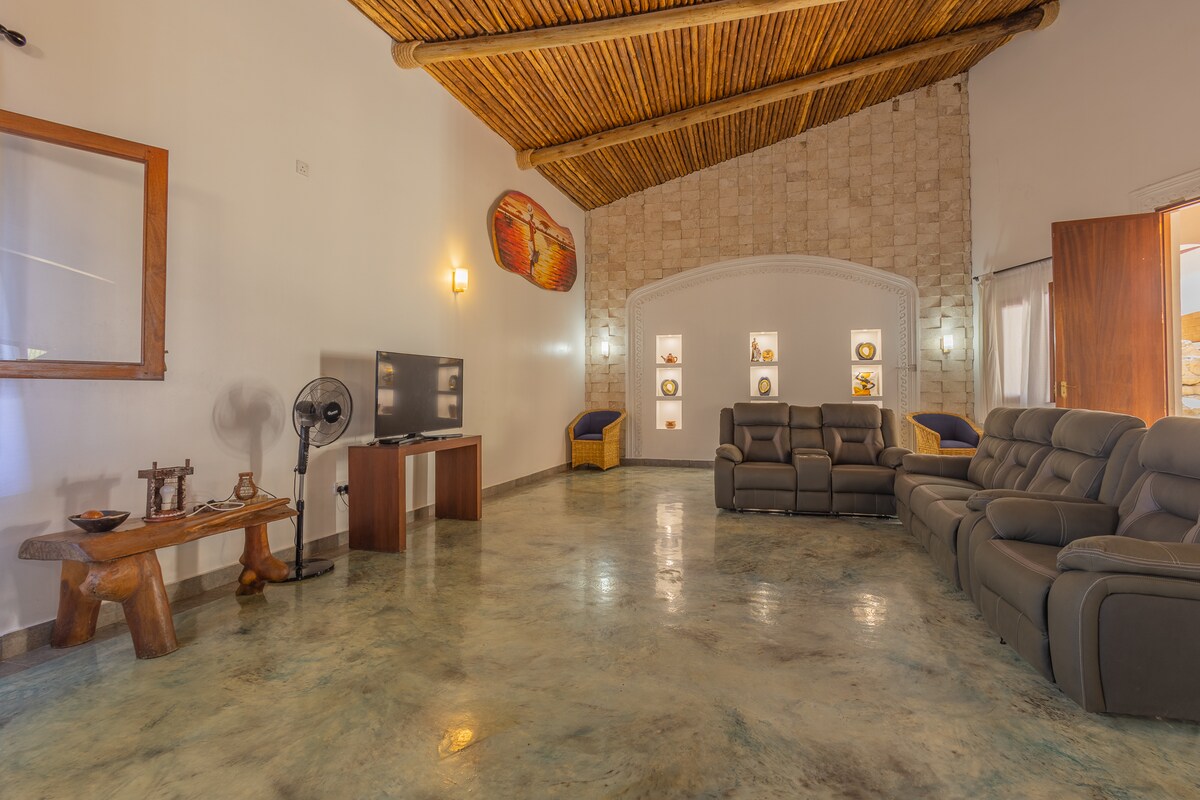 Diani Hilltop Villa, 5BR — photo 16