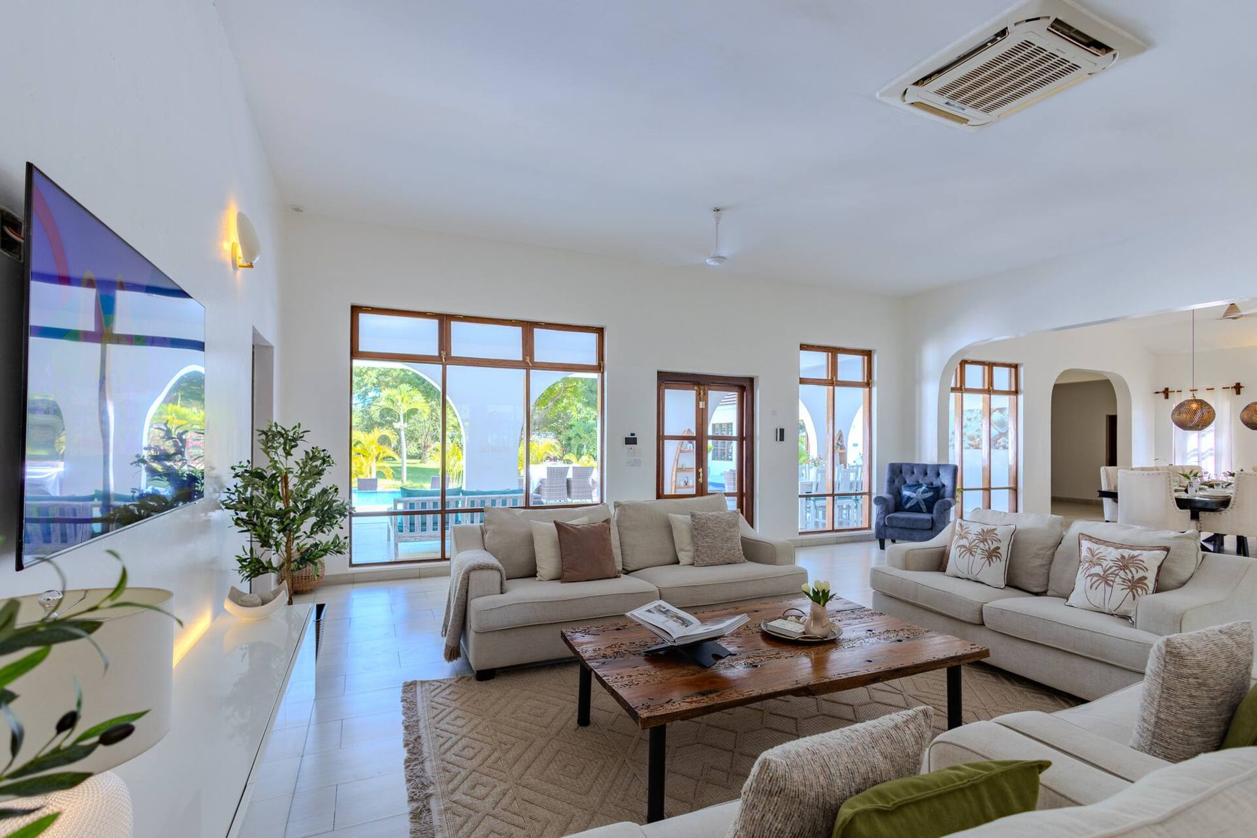 Sky Villa — Luxury Pool Retreat — photo 55