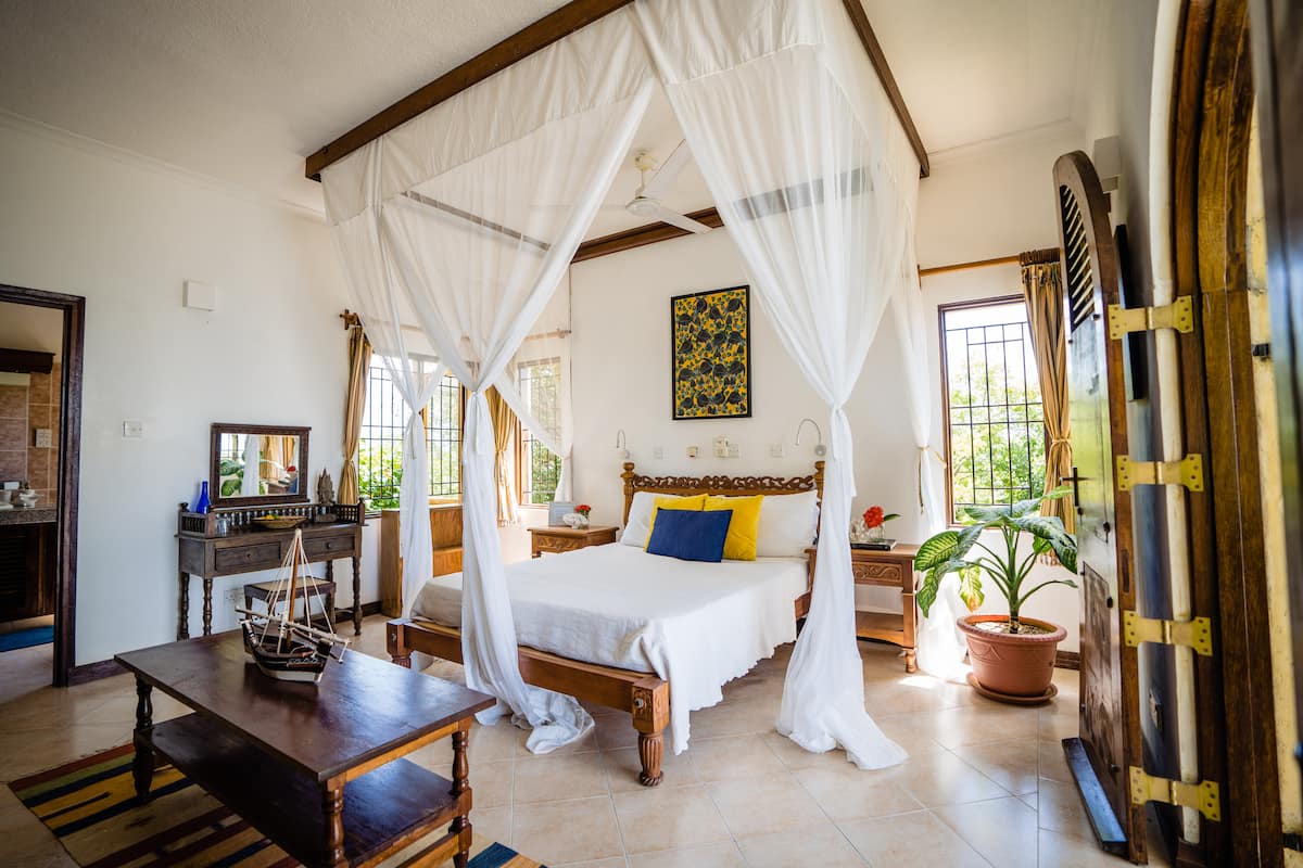 Fumbeni House, 4BR — photo 13