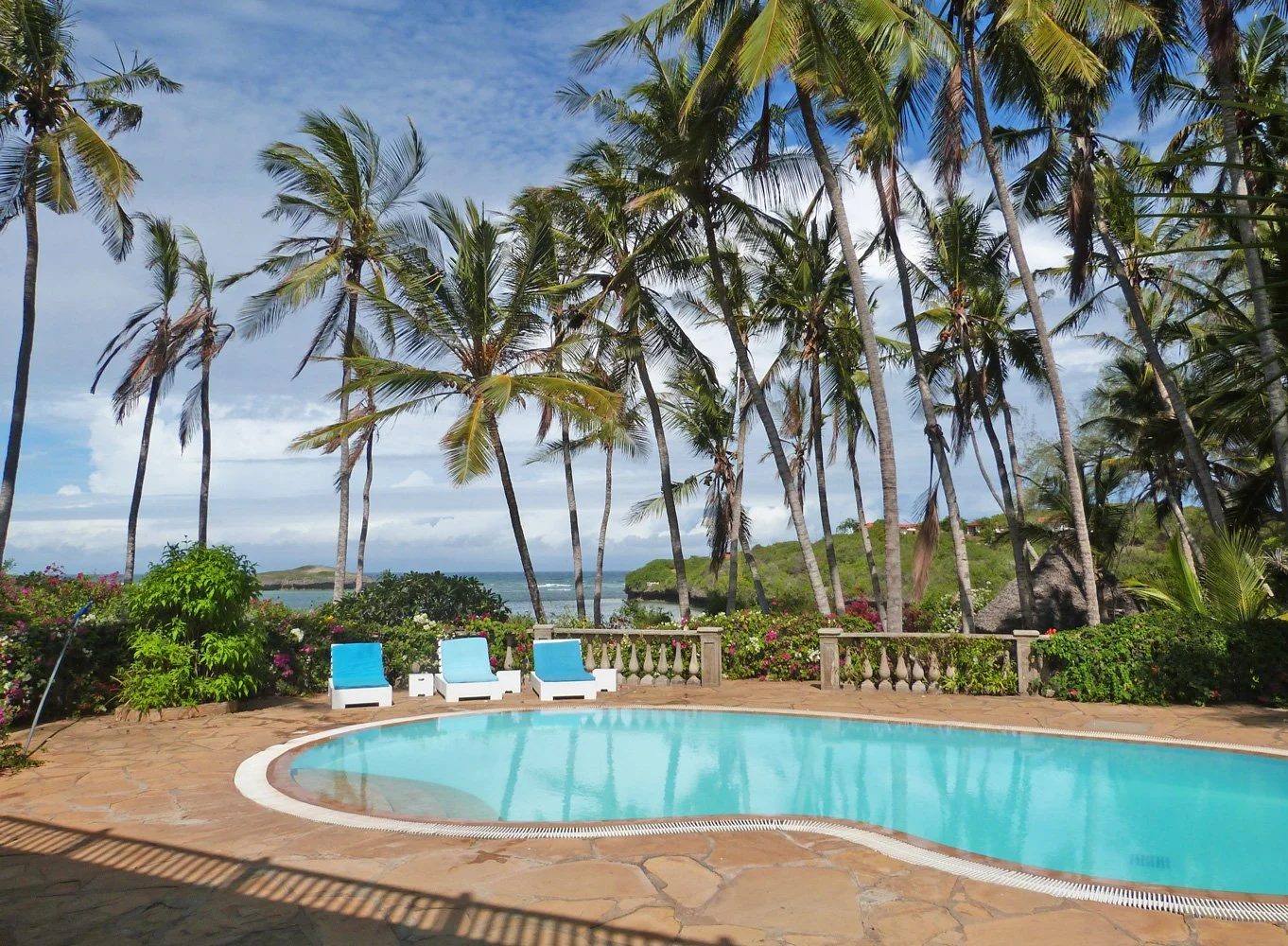 Blue Bay Beach House, 5BR Beachfront — view 3