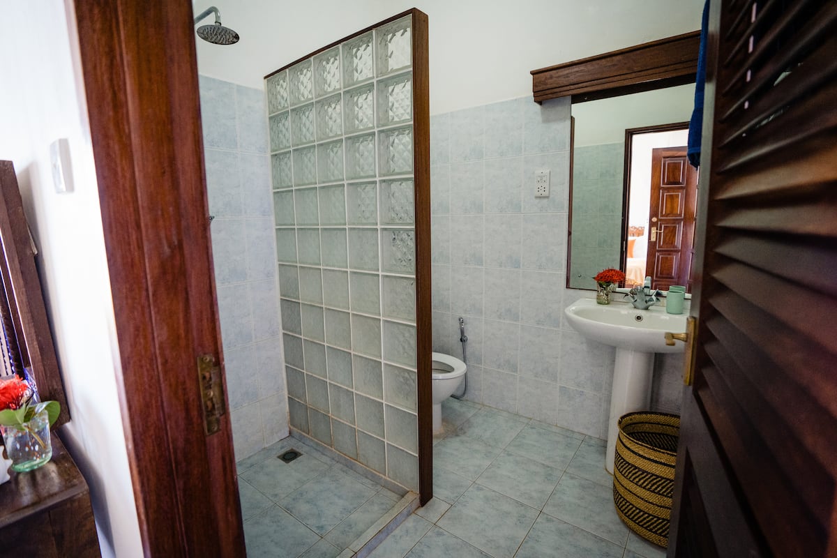 Fumbeni House, 4BR — view 1