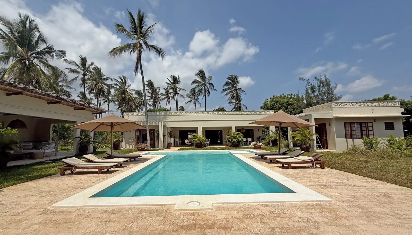 Upepo House, 4BR Mida Forest — view 1