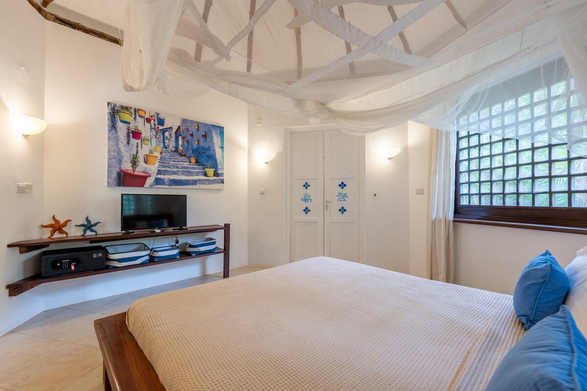 Tequila Sunrise Forest Cabana — photo 31