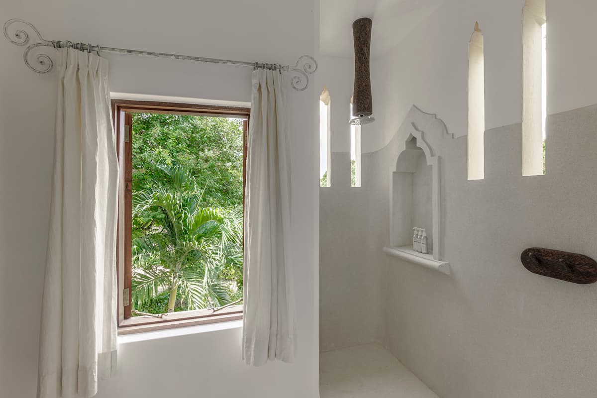 Tulivu House, 5BR — view 2