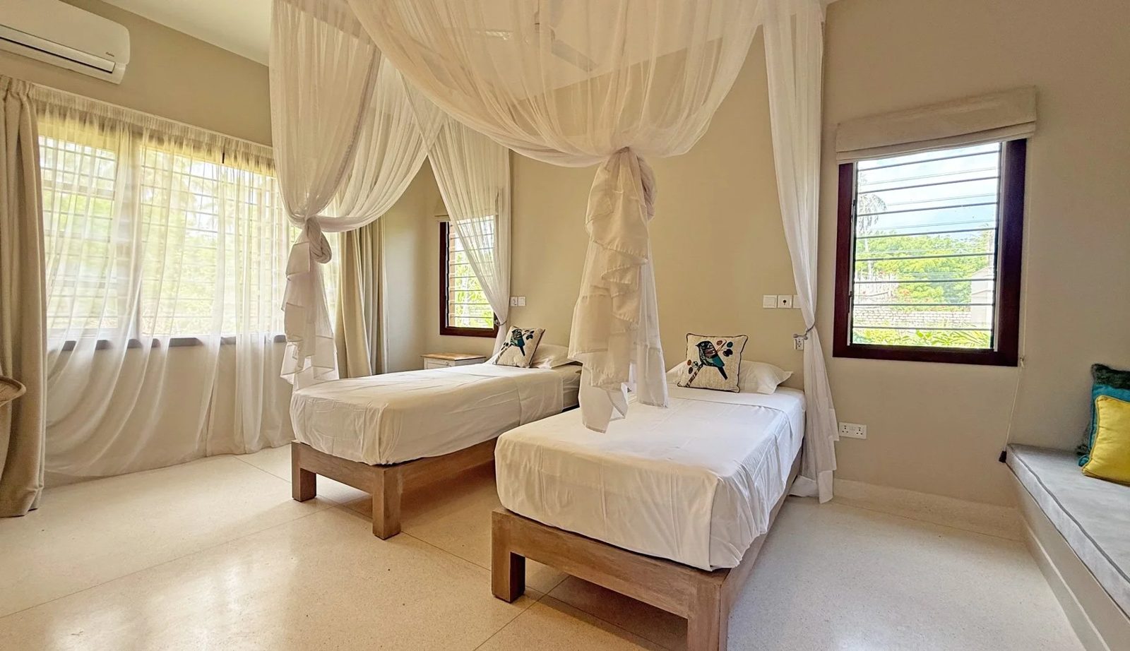 Upepo House, 4BR Mida Forest — photo 20