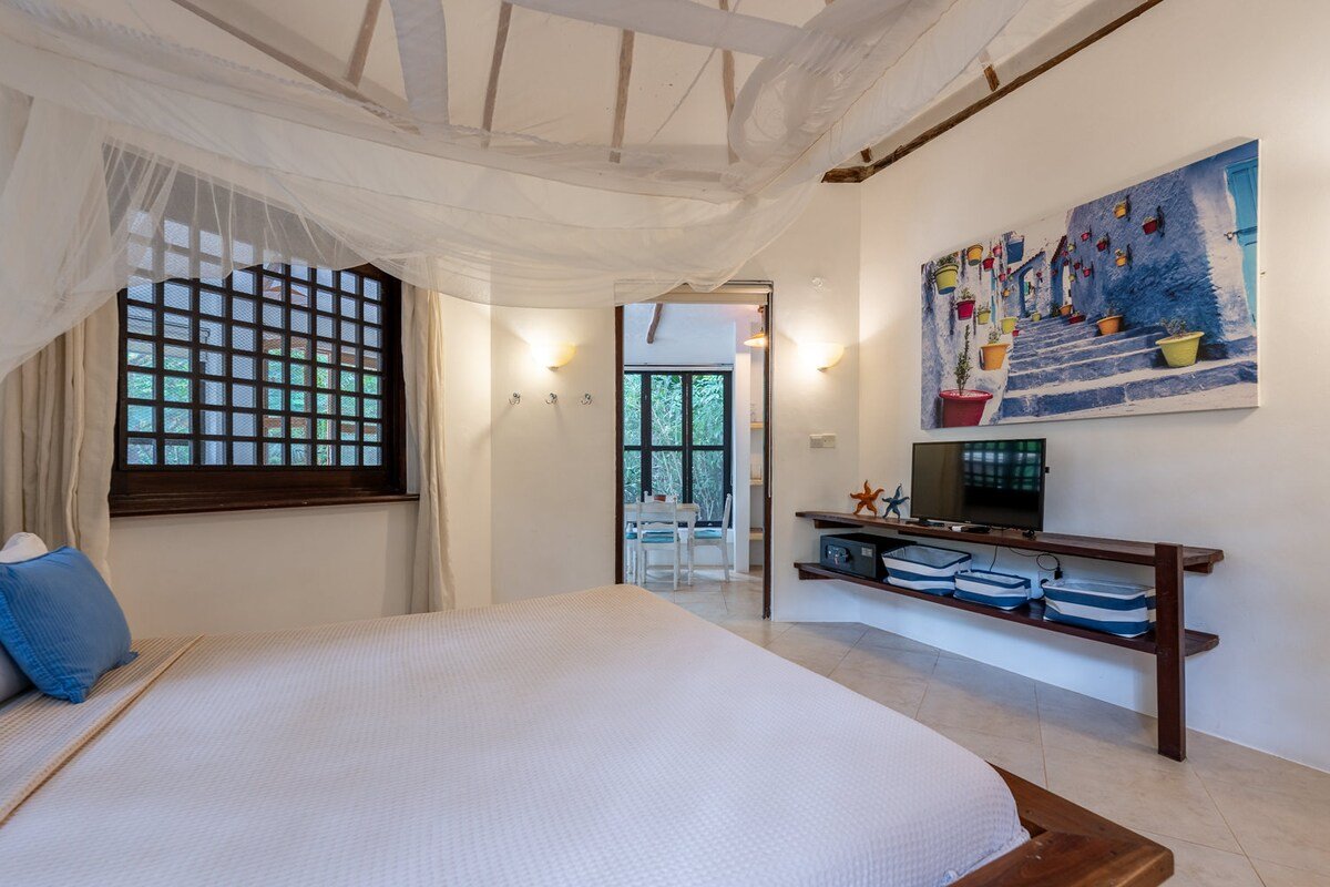 Tequila Sunrise Forest Cabana — photo 29