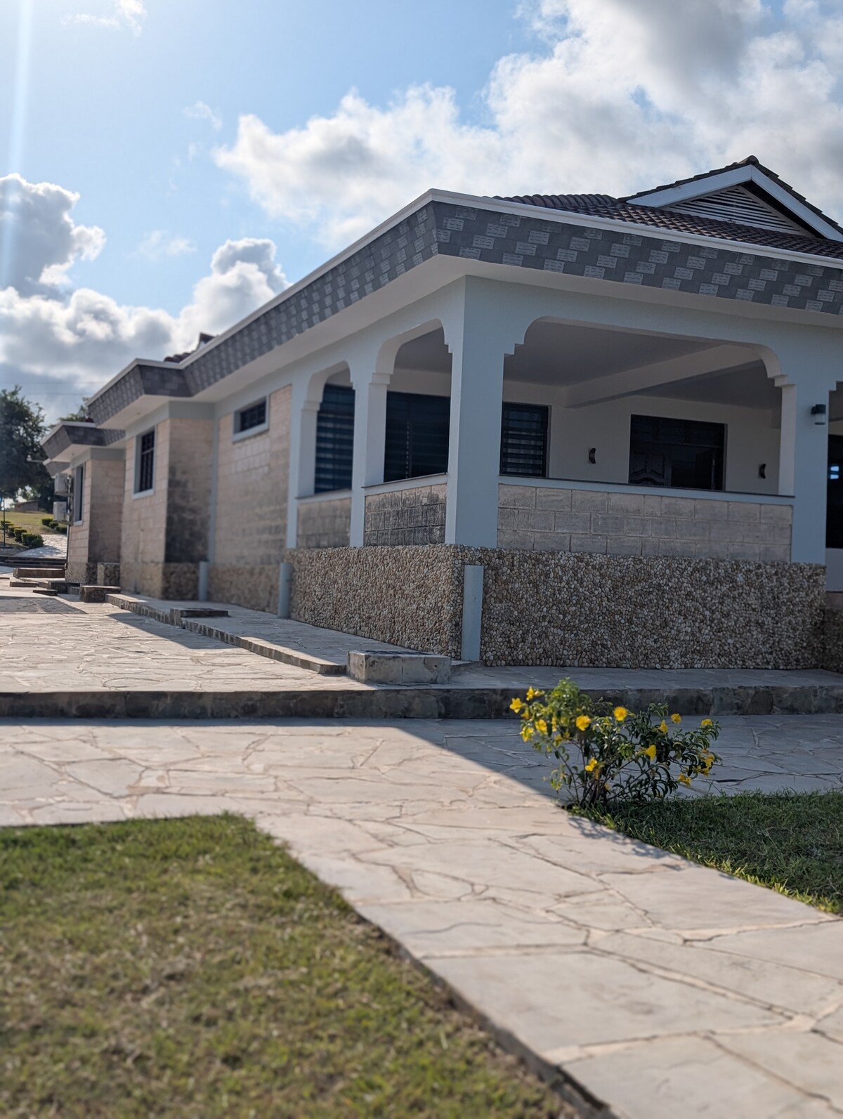Luxury 4BR Beachfront Villa, Private Paradise — view 1