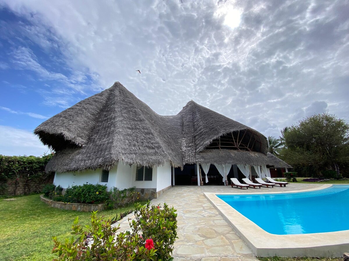 Private Villa With Pool, 5BR — photo 8