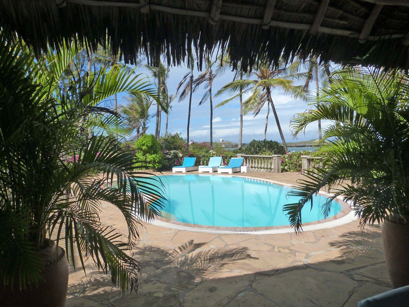 Blue Bay Beach House, 5BR Beachfront — photo 9