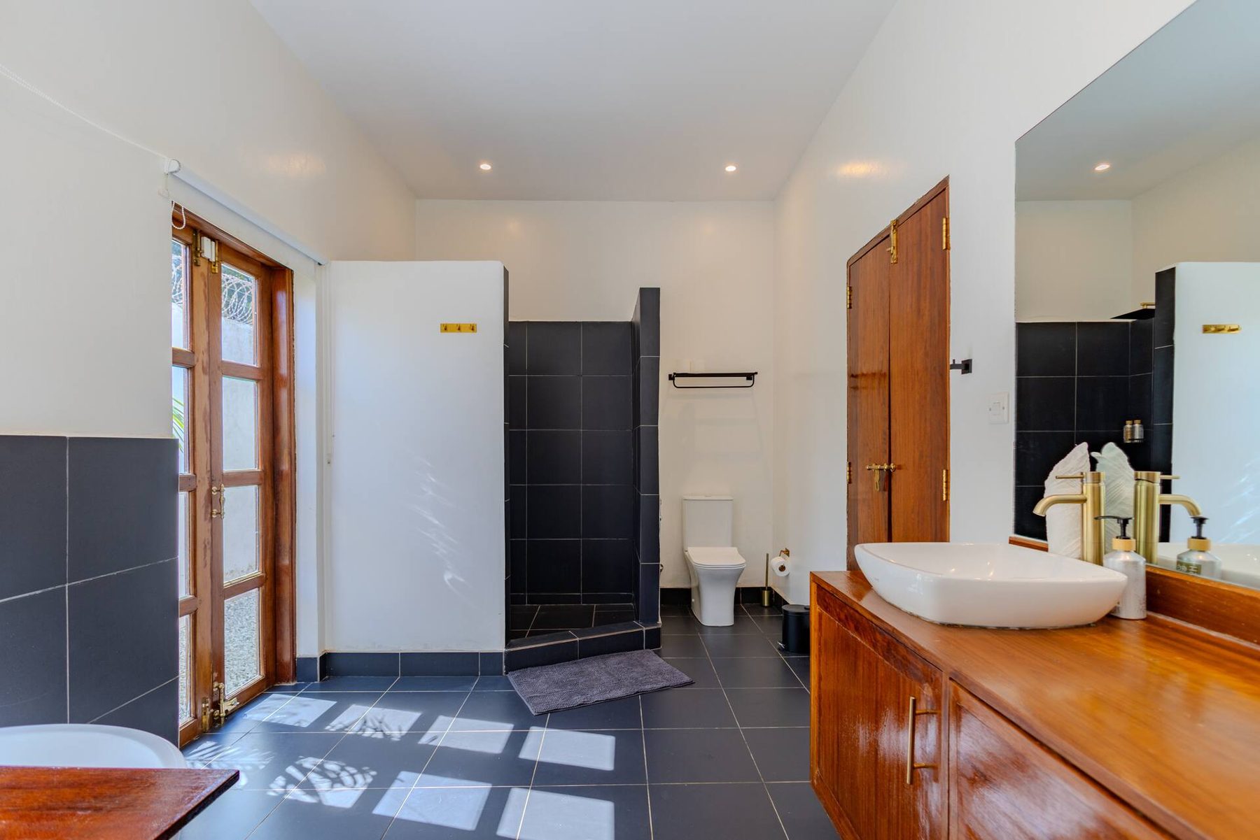 Sky Villa — Luxury Pool Retreat — photo 15