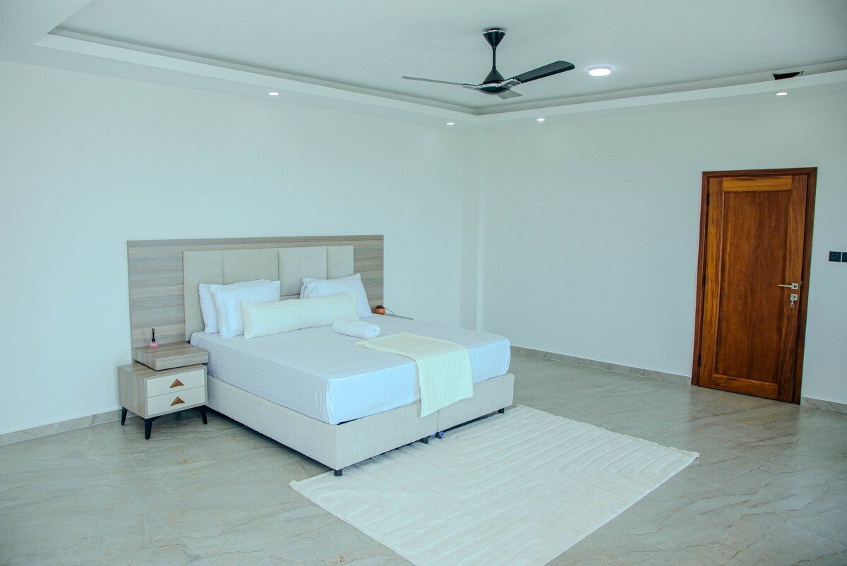 Semo's Aqua Luxury 6BR Penthouse — photo 53