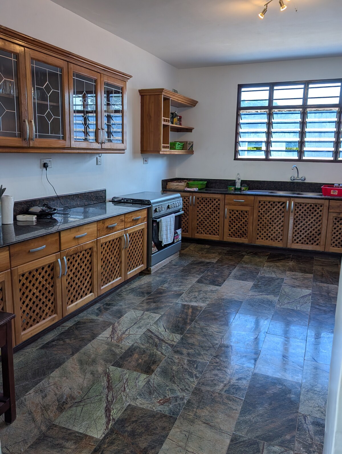 Luxury 4BR Beachfront Villa, Private Paradise — photo 19