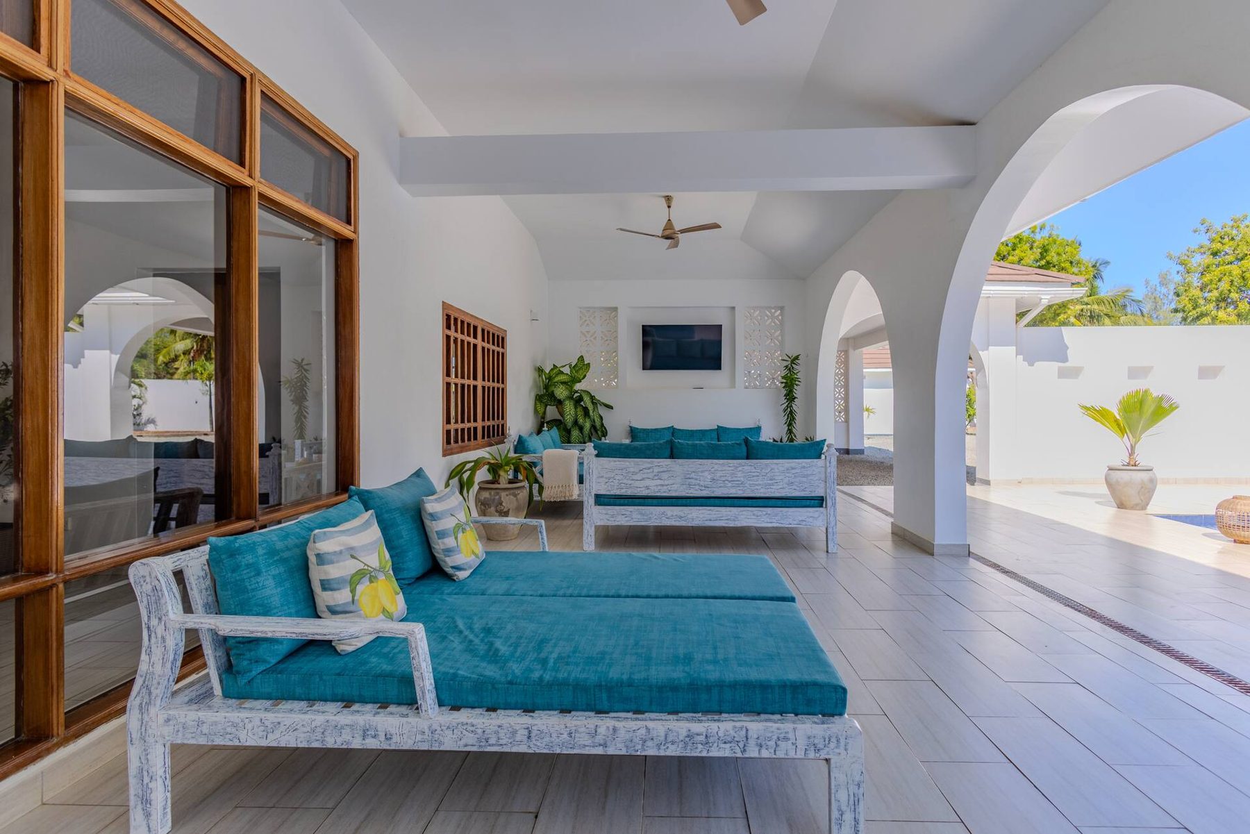 Sky Villa — Luxury Pool Retreat — photo 50