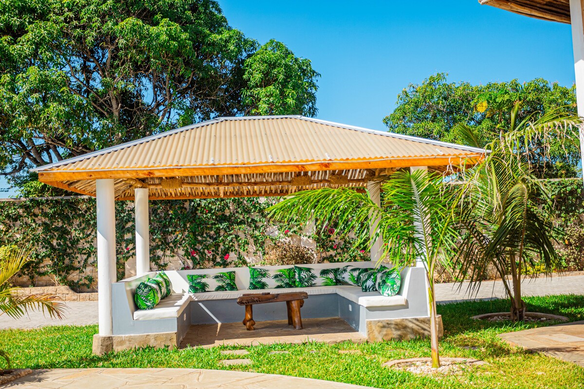 Diani Hilltop Villa, 5BR — photo 4
