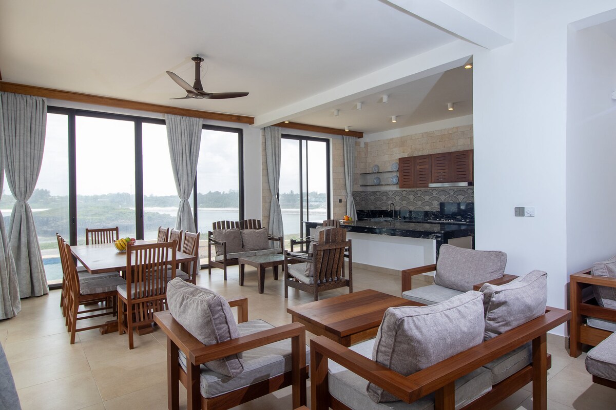 Blue Lagoon Beachfront Villas — photo 14