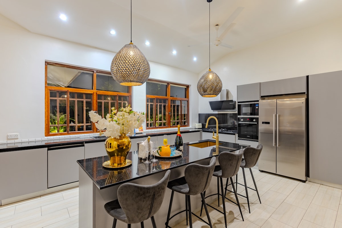 Sky Villa Luxury Pool Retreat, 8BR — photo 16