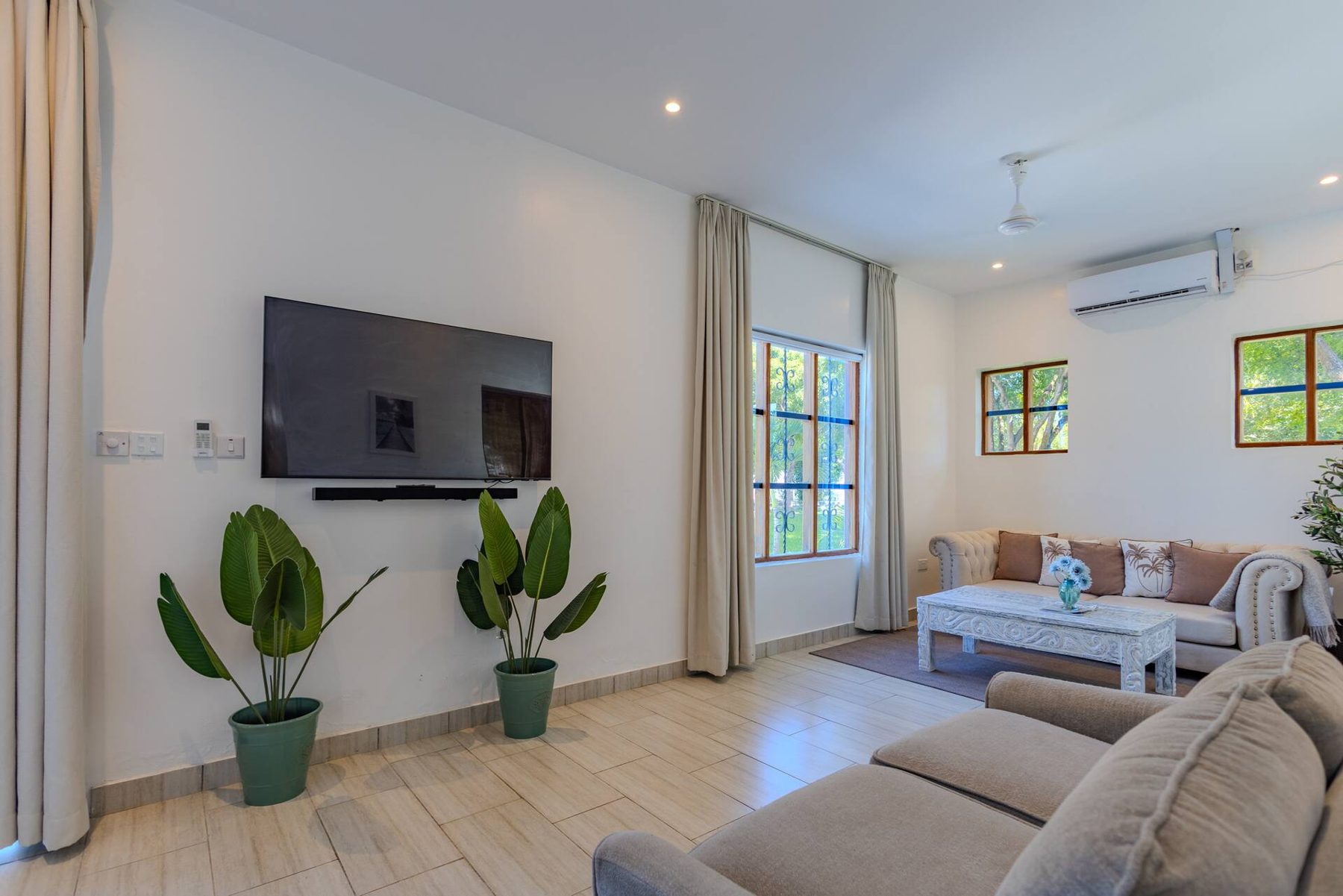 Sky Villa — Luxury Pool Retreat — photo 11