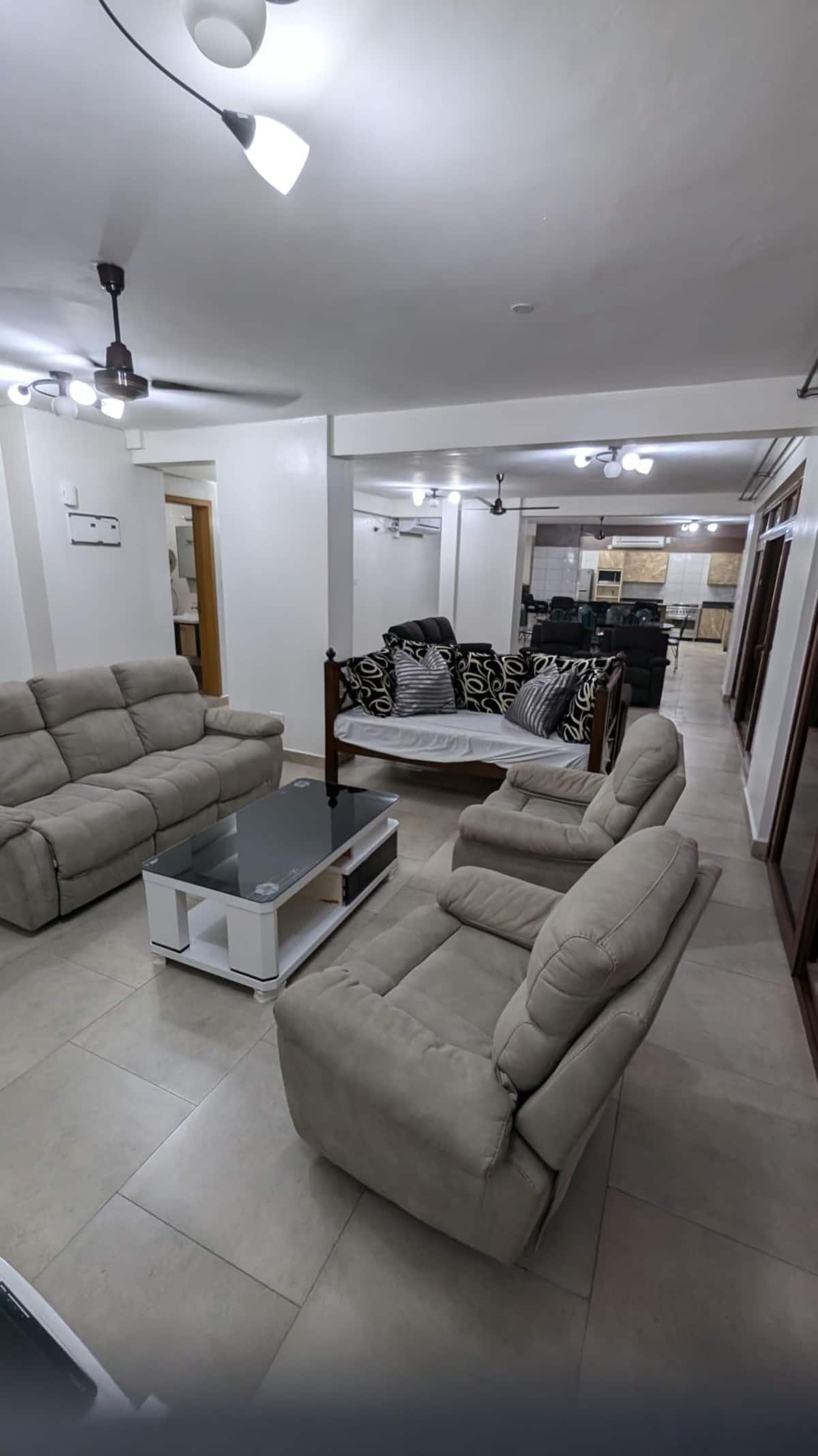 Jade Penthouse Beach Apartment, 4BR — photo 9