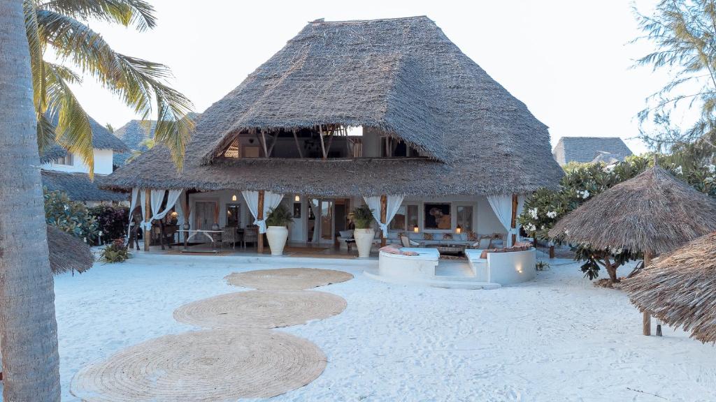 Nuru Villa — Beachfront — photo 3