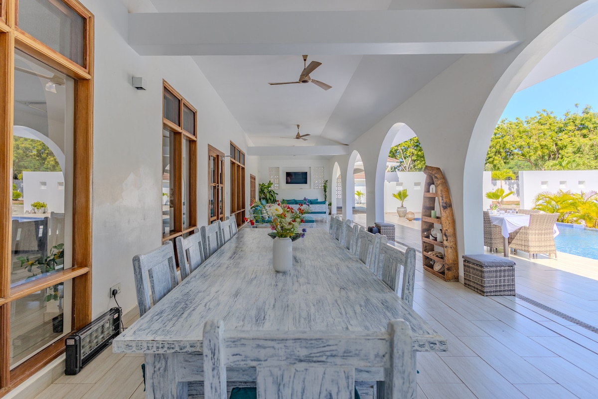 Sky Villa Luxury Pool Retreat, 8BR — photo 49