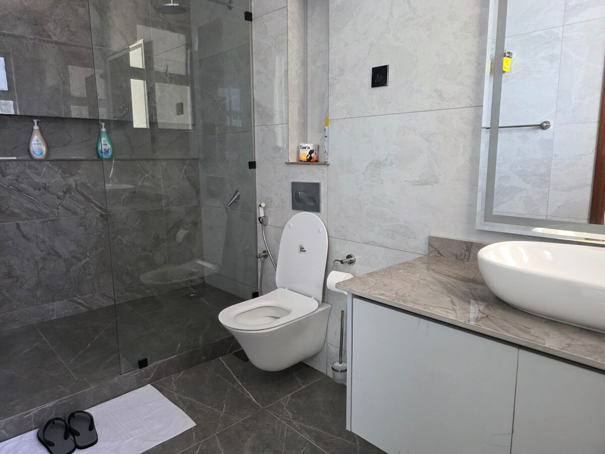 Nauras Exclusive Beachfront, 4BR + DSQ — photo 15