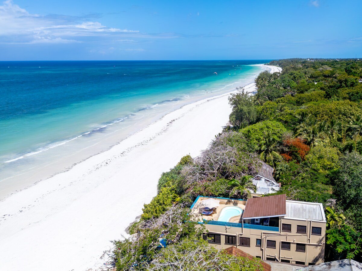 Tequila Sunrise Beach Cabana — photo 42