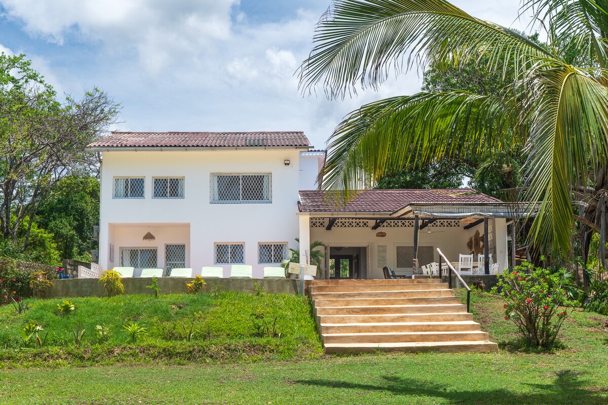 Cape Blush Villa @ Flamboyant — view 3