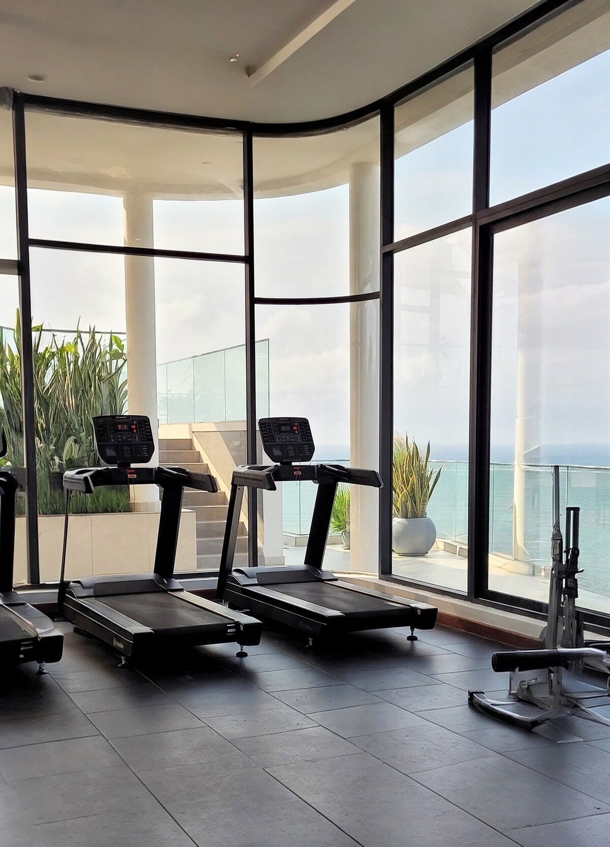 Swahili 1BR with Rooftop Pool — view 3