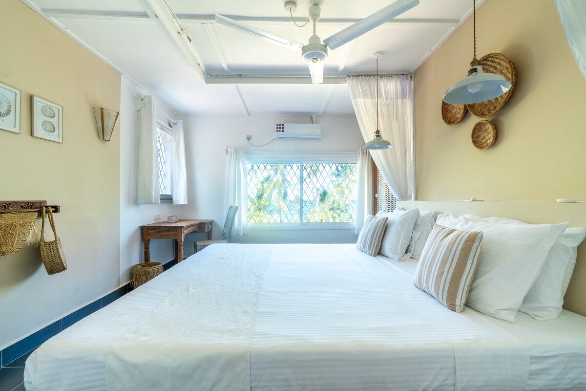 Cape Blush Villa @ Flamboyant — photo 8