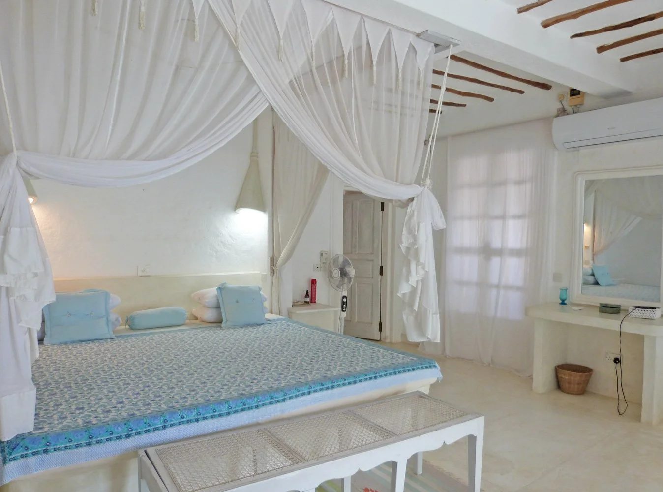 Blue Bay Beach House, 5BR Beachfront — photo 52