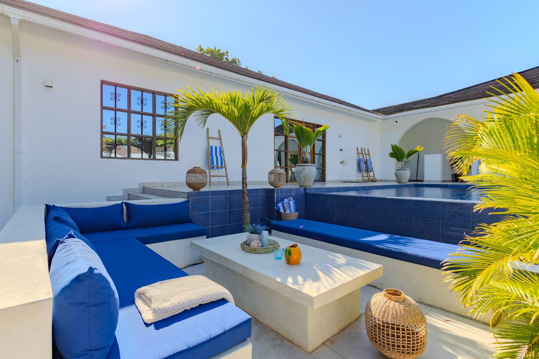 Sky Villa — Luxury Pool Retreat — photo 74