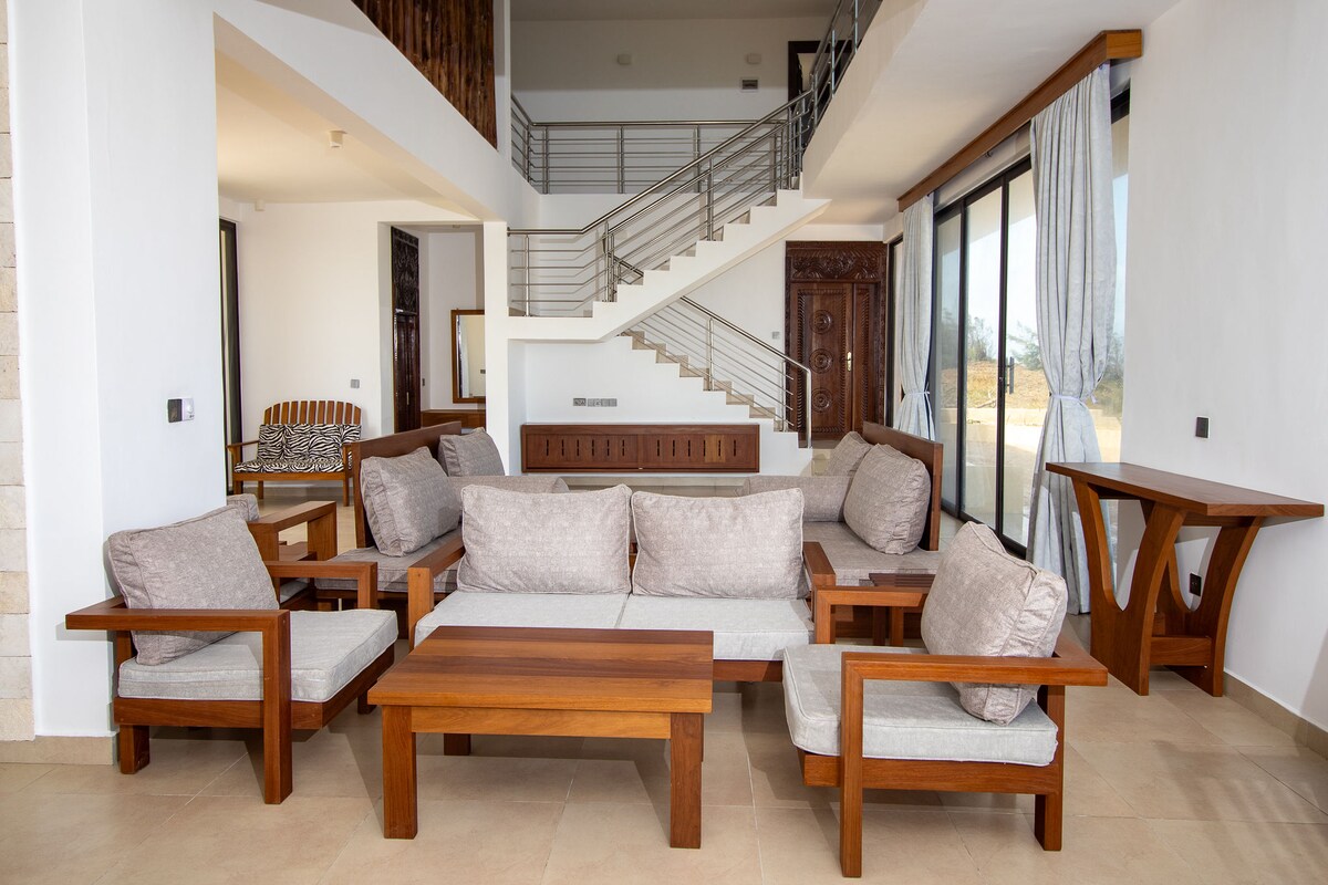 Blue Lagoon Beachfront Villas — photo 6