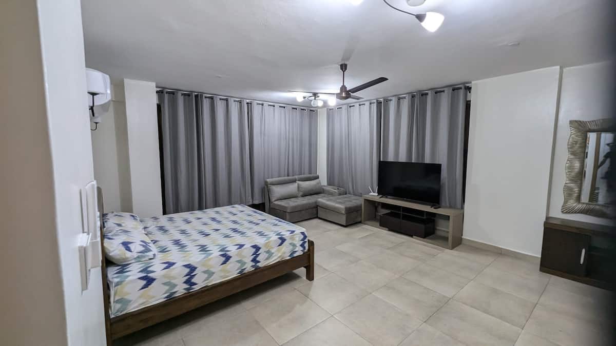 Jade Penthouse Beach Apartment, 4BR — photo 18