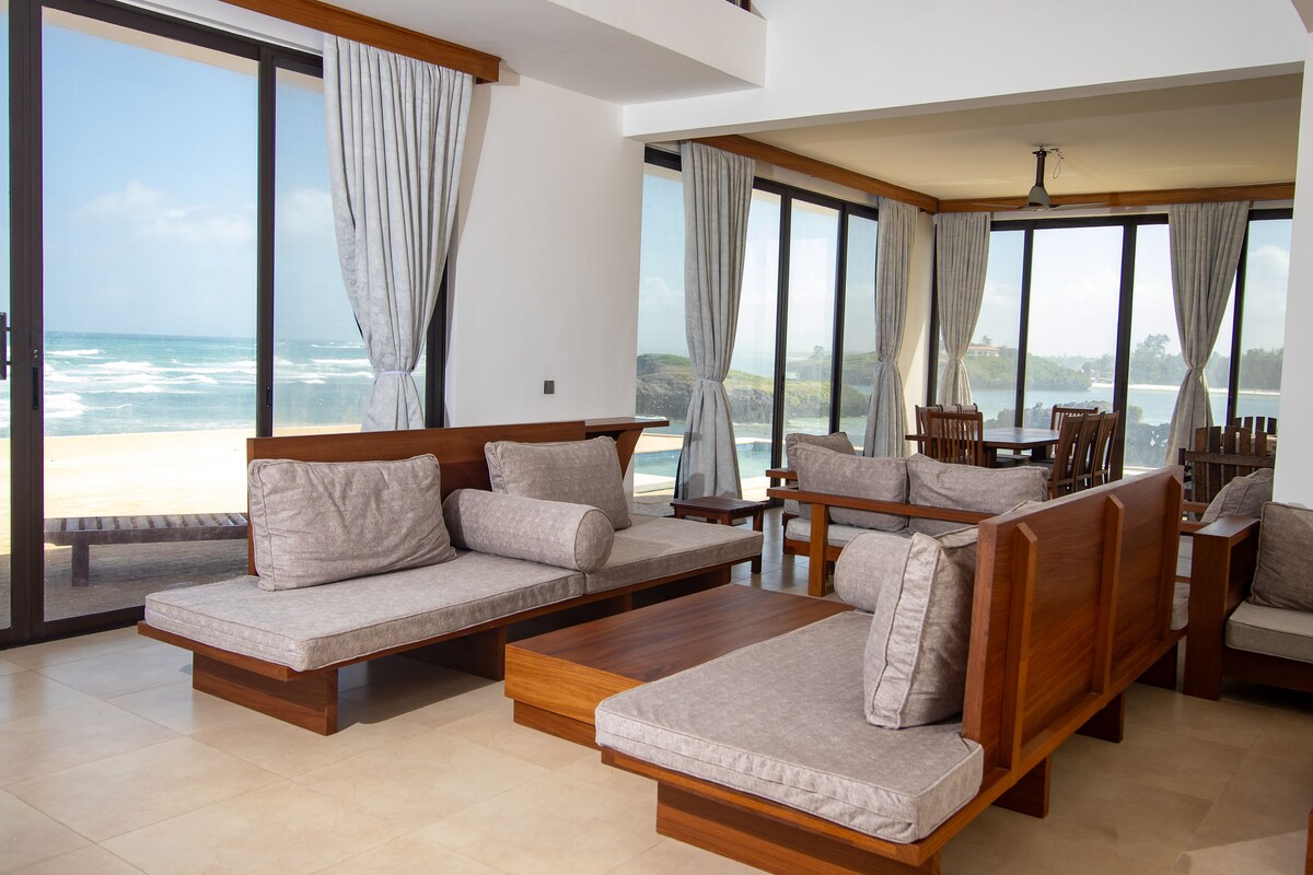 Blue Lagoon Beachfront Villas — photo 16