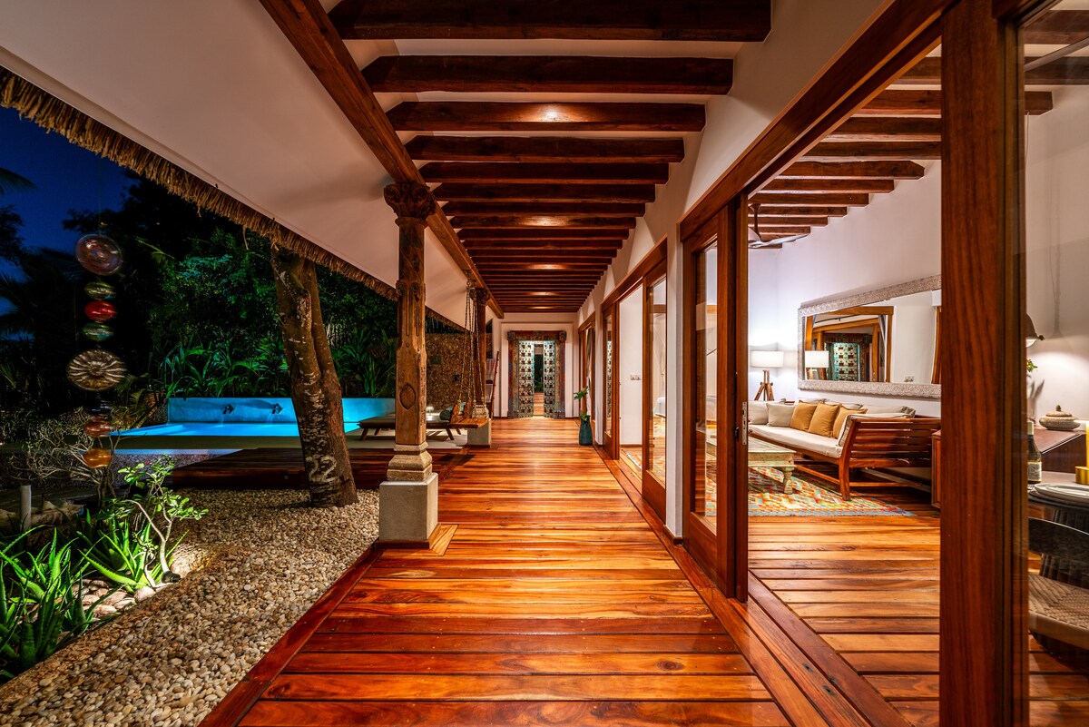 Pandanas Beach Villa — view 2