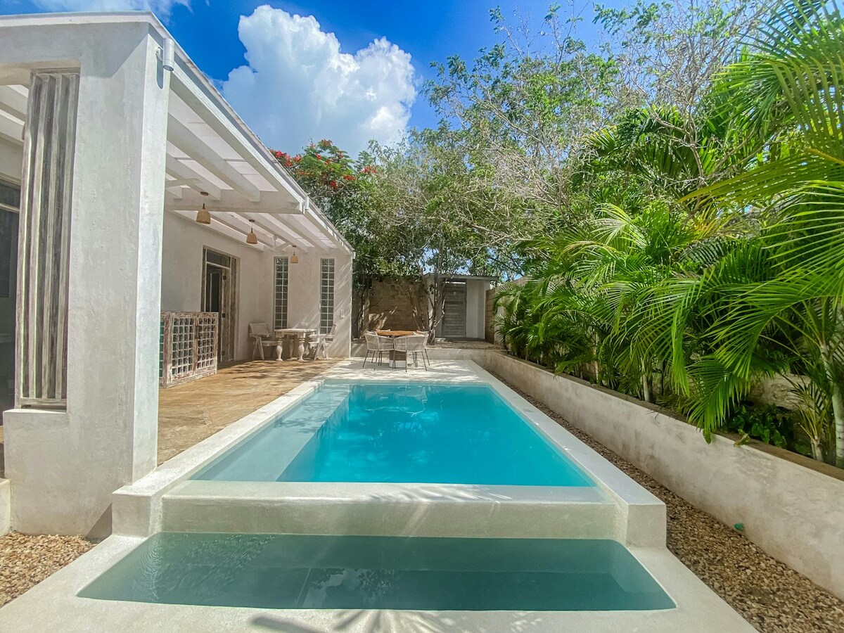 Poolside Garden Villa, 1BR — view 1