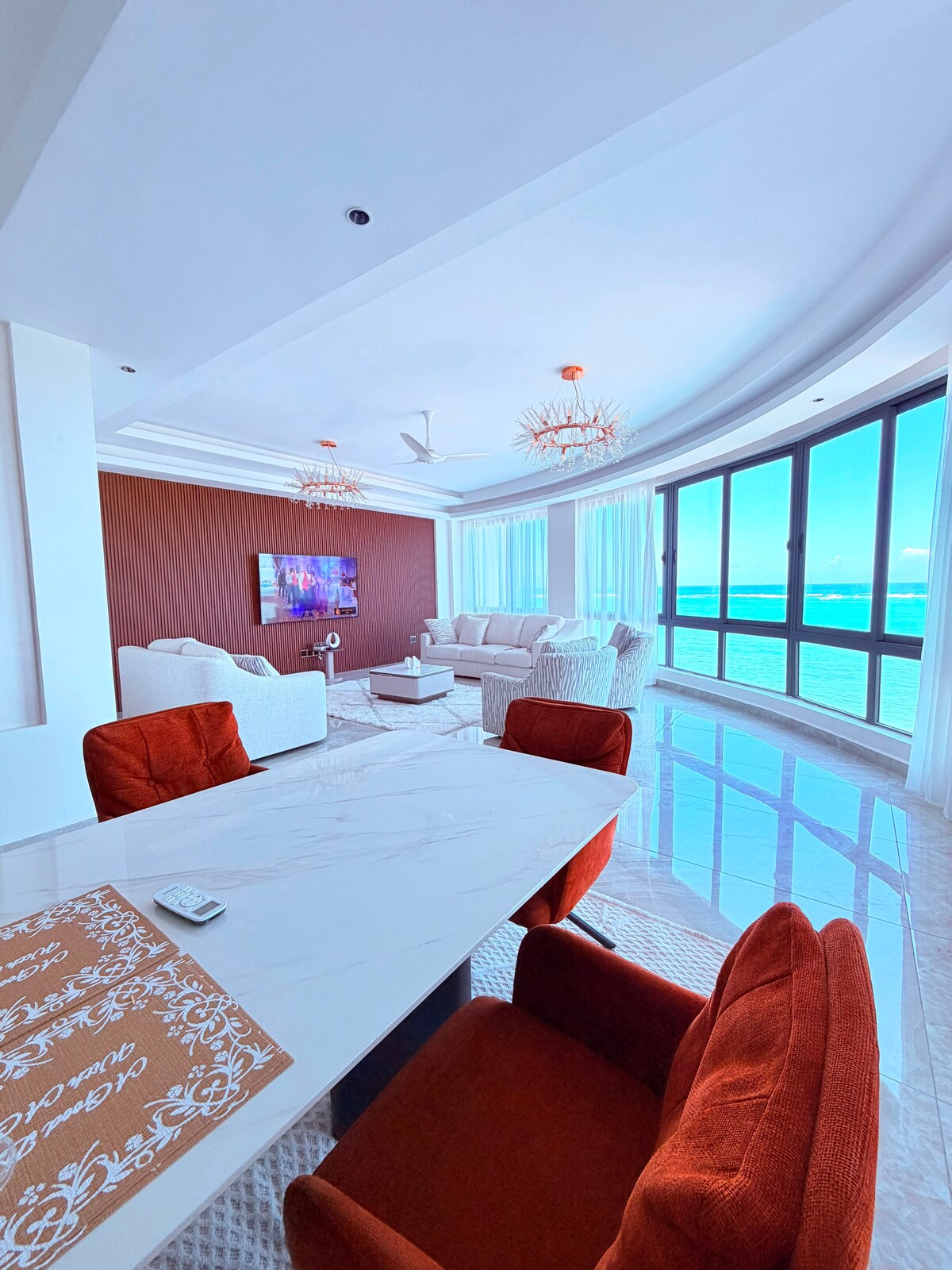 Nauras Exclusive Beachfront, 4BR + DSQ — view 3