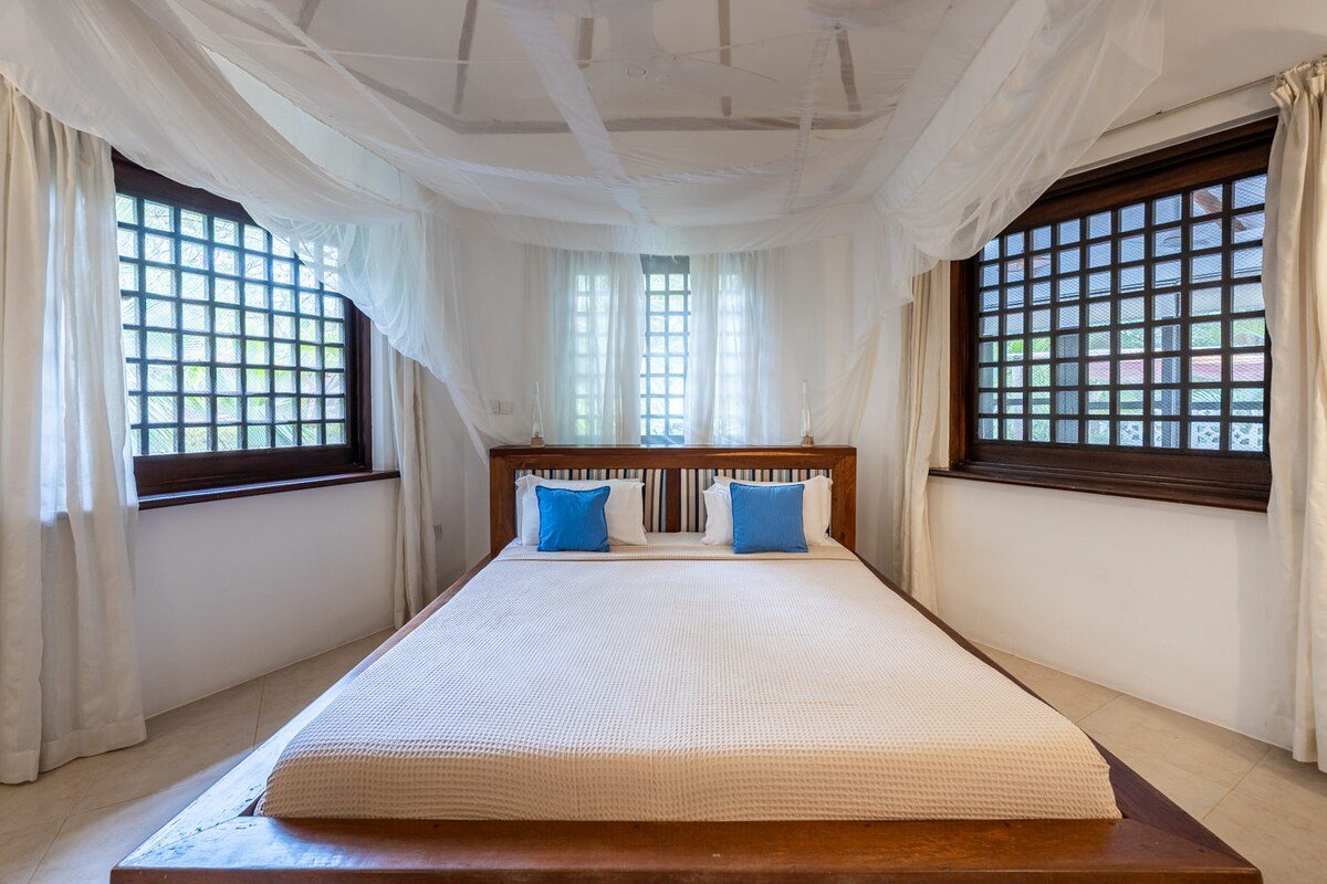 Tequila Sunrise Forest Cabana — photo 26