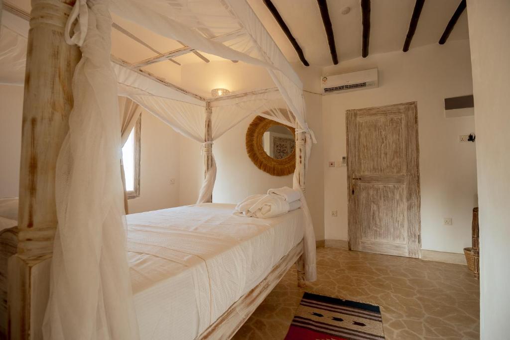 Nuru Villa — Beachfront — photo 16
