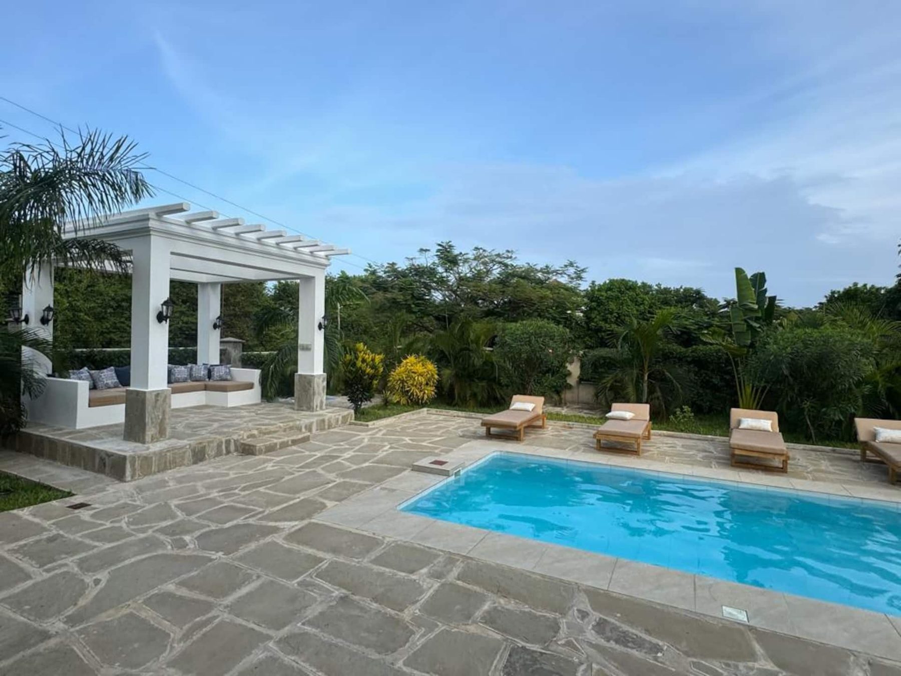 Villa Diani 11, 4BR — photo 12