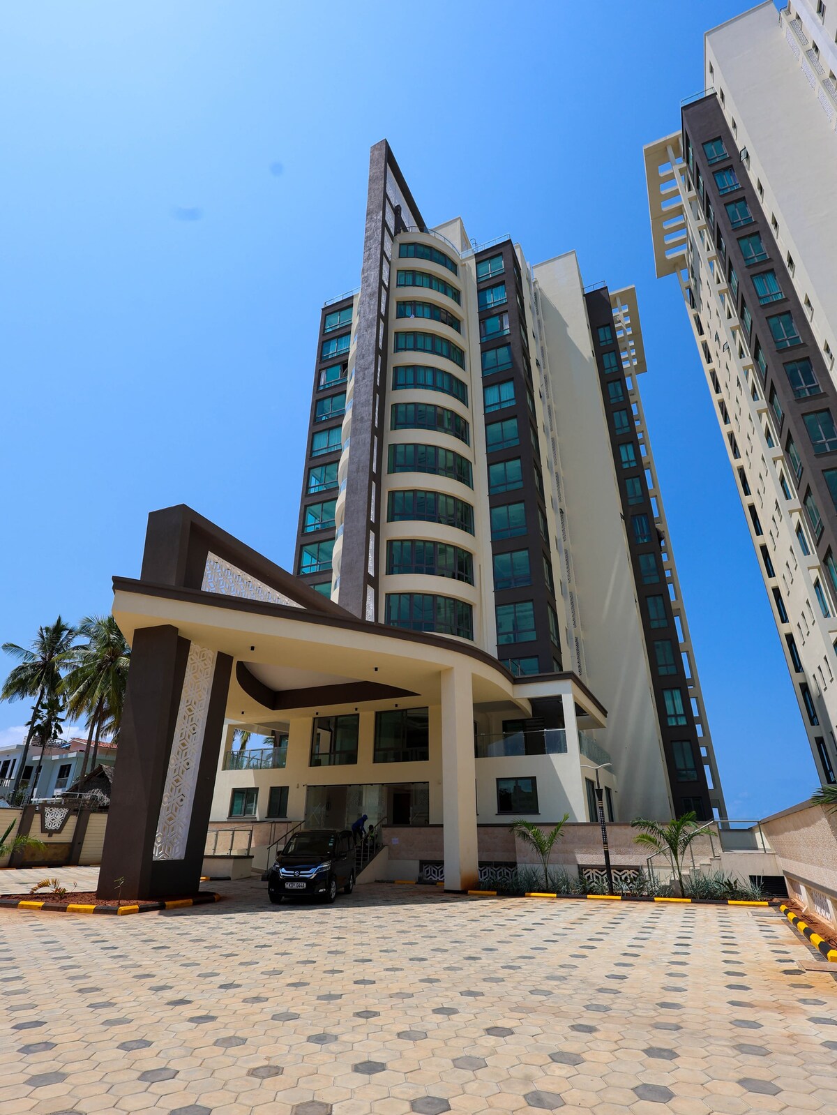 Nauras Exclusive Beachfront, 4BR + DSQ — photo 24