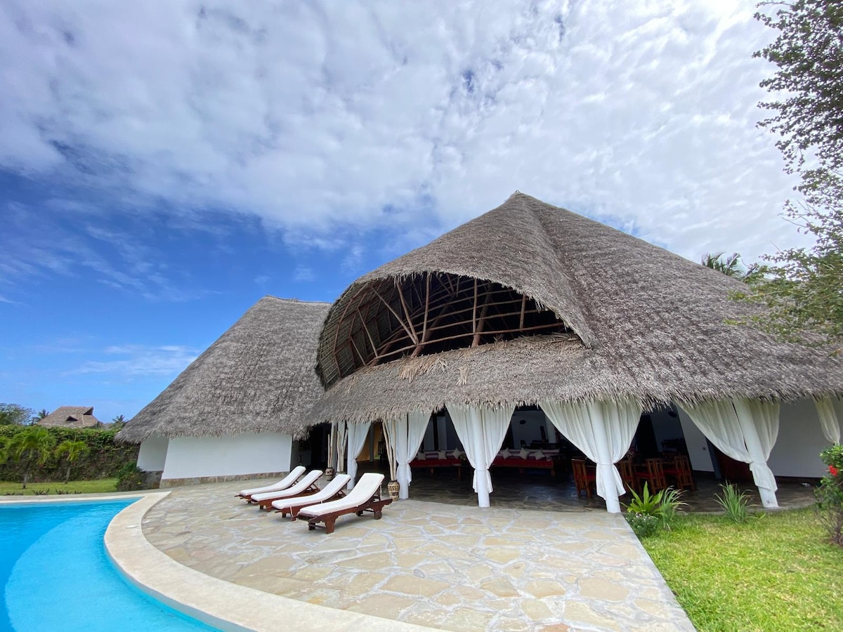 Private Villa With Pool, 5BR — photo 3