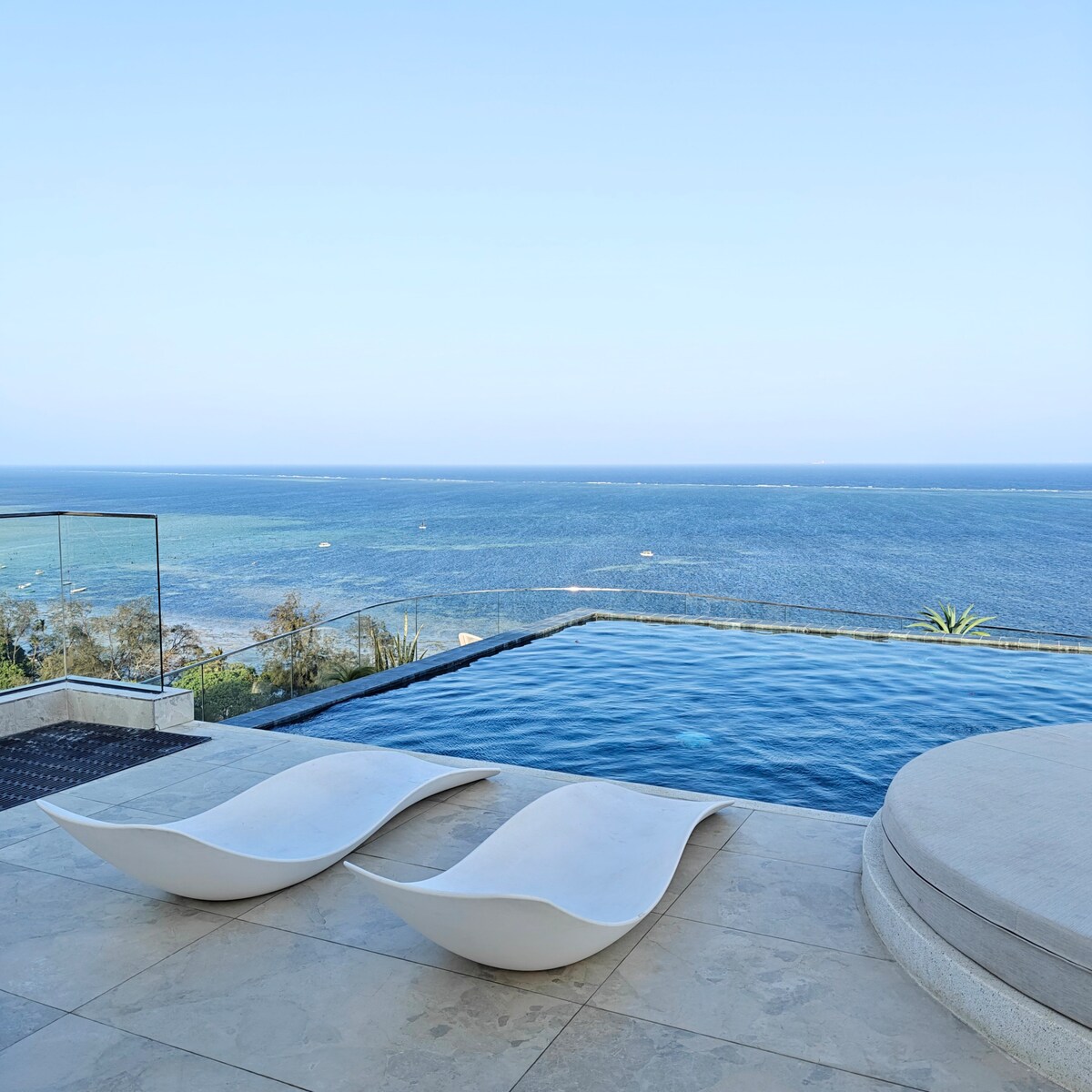 Swahili 1BR with Rooftop Pool — photo 37
