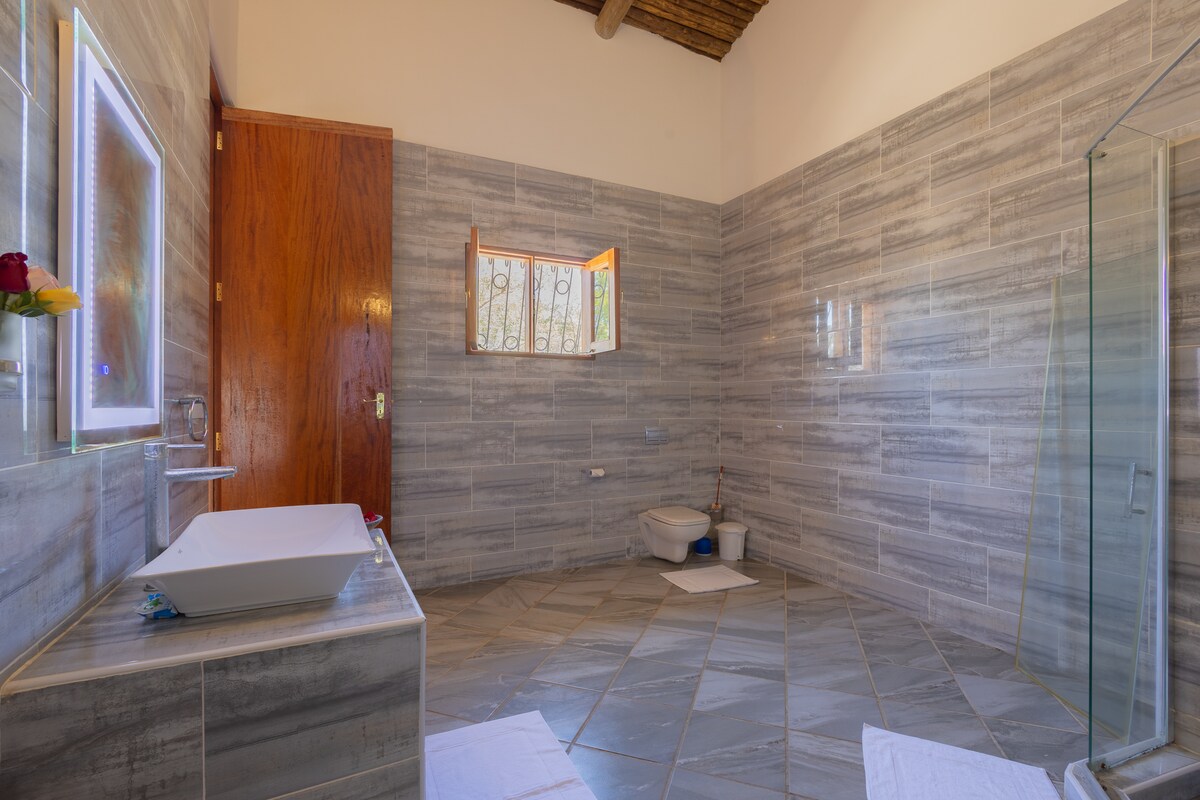 Diani Hilltop Villa, 5BR — photo 59