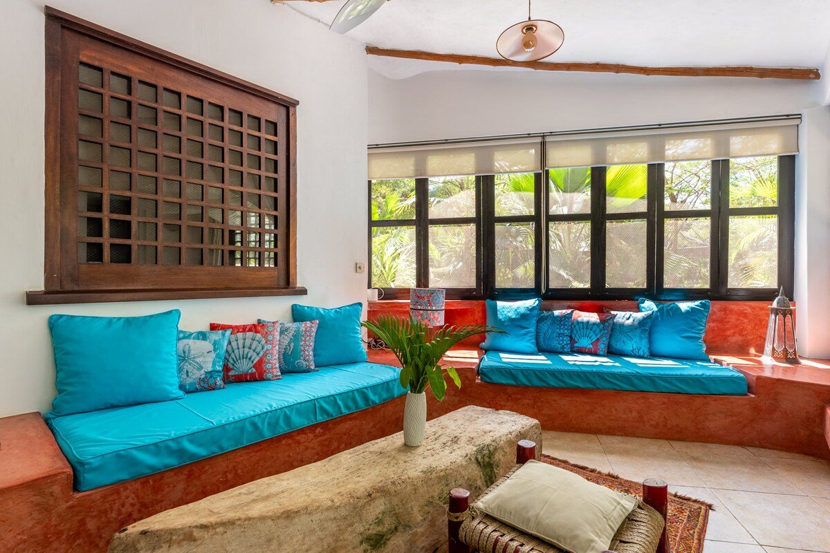 Tequila Sunrise Forest Cabana — photo 3