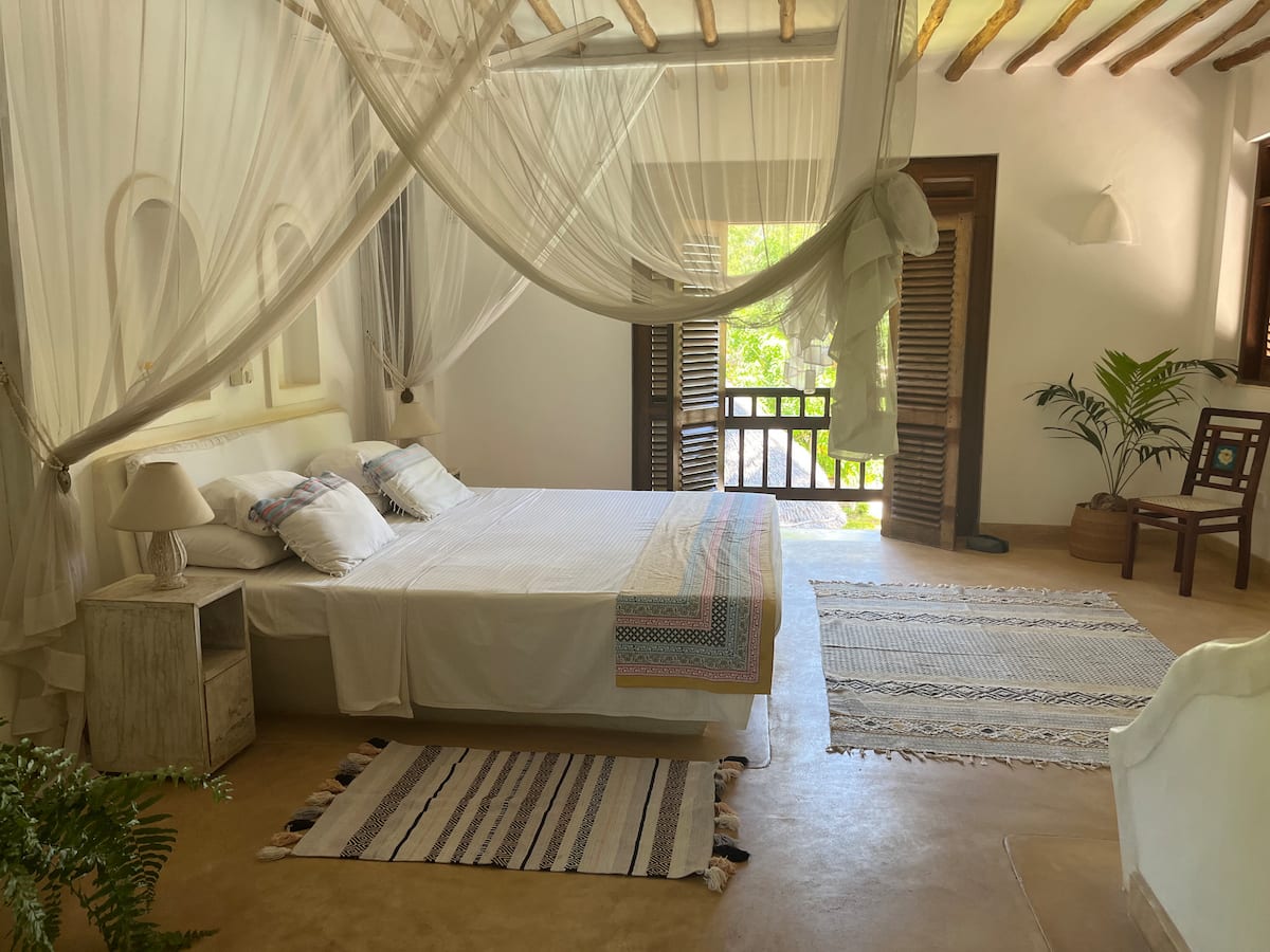 VillaTamu — Fully Staffed Between Ocean & Creek — photo 40