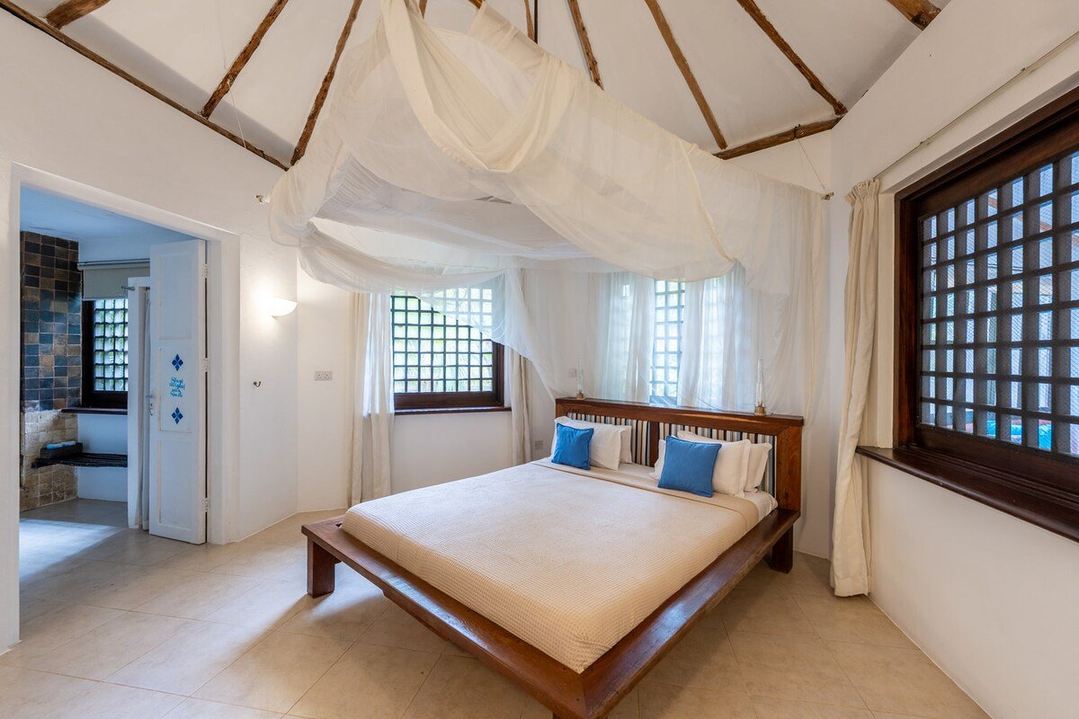 Tequila Sunrise Forest Cabana — photo 28