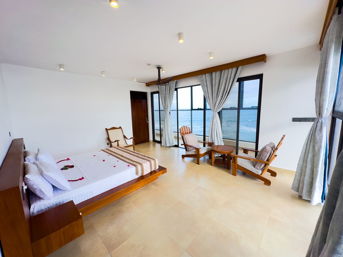 Blue Lagoon Beachfront Villas — photo 18