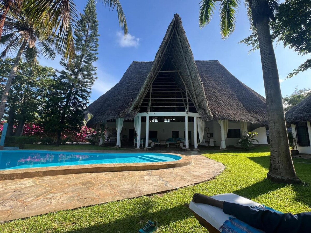 5BR Ensuite Villa With Pool — photo 4